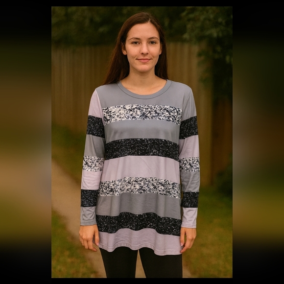 NWOT - Gray & Black Striped Long Sleeve Tee - Size Medium - Picture 1 of 4